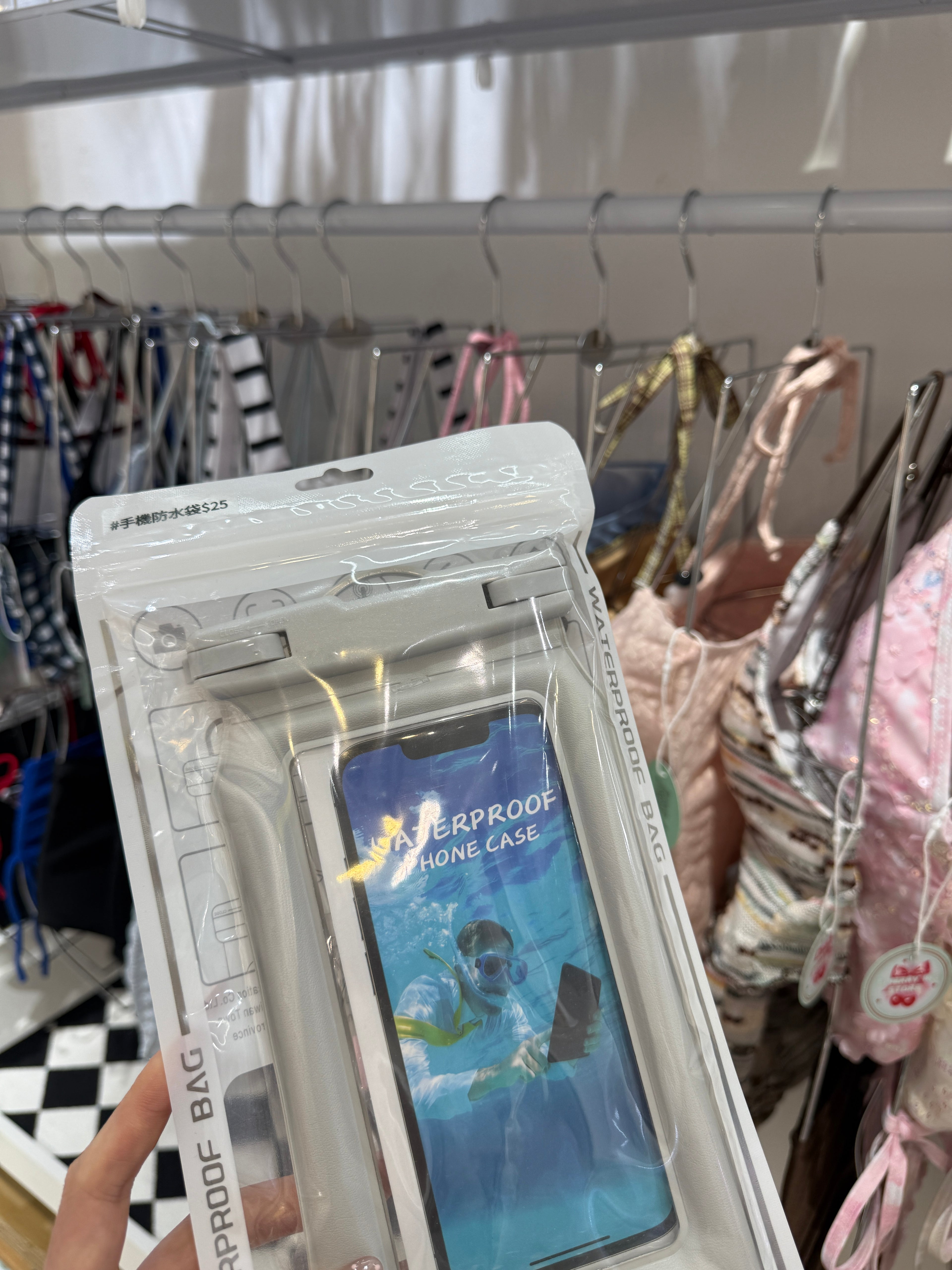 WATERPROOF PHONE POUCH